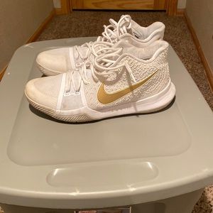 Kyrie 3’s white and gold